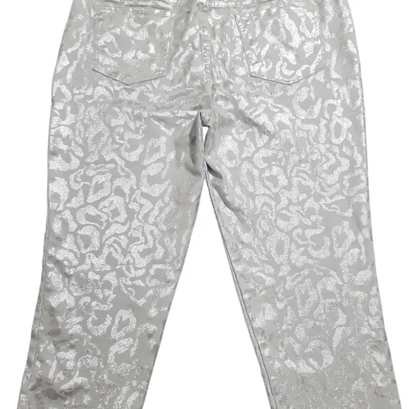 Chico's Platinum Denim Leopard Print Metallic Crop Jeans Size 3 (38) Silver - Picture 4 of 14